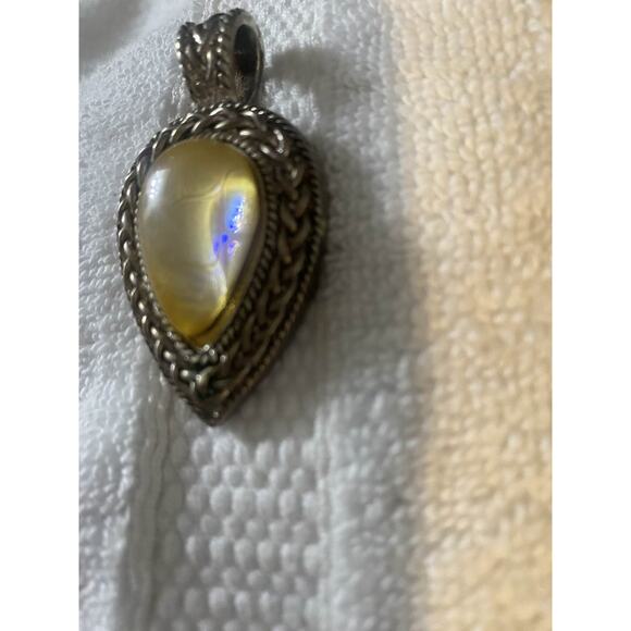 Vintage Ornate Silver Tone Teardrop Pendant Iridescent MOP Pendant - Picture 4 of 6